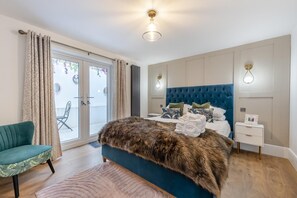 Iron/ironing board, free WiFi, bed sheets - 4 Bed in Milford Haven (oc-y30370) (Black Bridge)