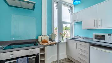 Microwave, oven, cookware/dishes/utensils