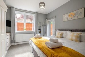 8 habitaciones, tabla de planchar con plancha y cuna de viaje 