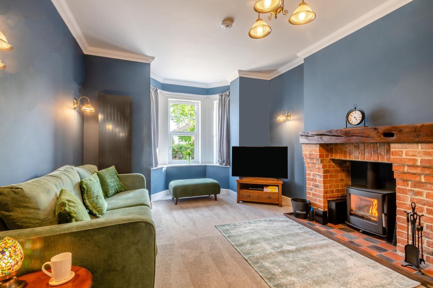 Télévision, cheminée