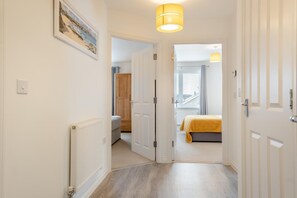 Bügeleisen/Bügelbrett, kostenloses WLAN, Bettwäsche