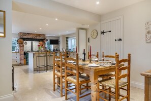 Dining - 3 Bed in Uploders (oc-g30276) (Uploders)
