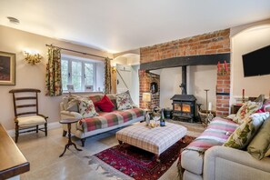 TV, fireplace - 3 Bed in Uploders (oc-g30276) (Uploders)