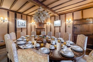 Dining - 14 Bed in Llansanffraid (oc-b30382) (Llansantffraid)