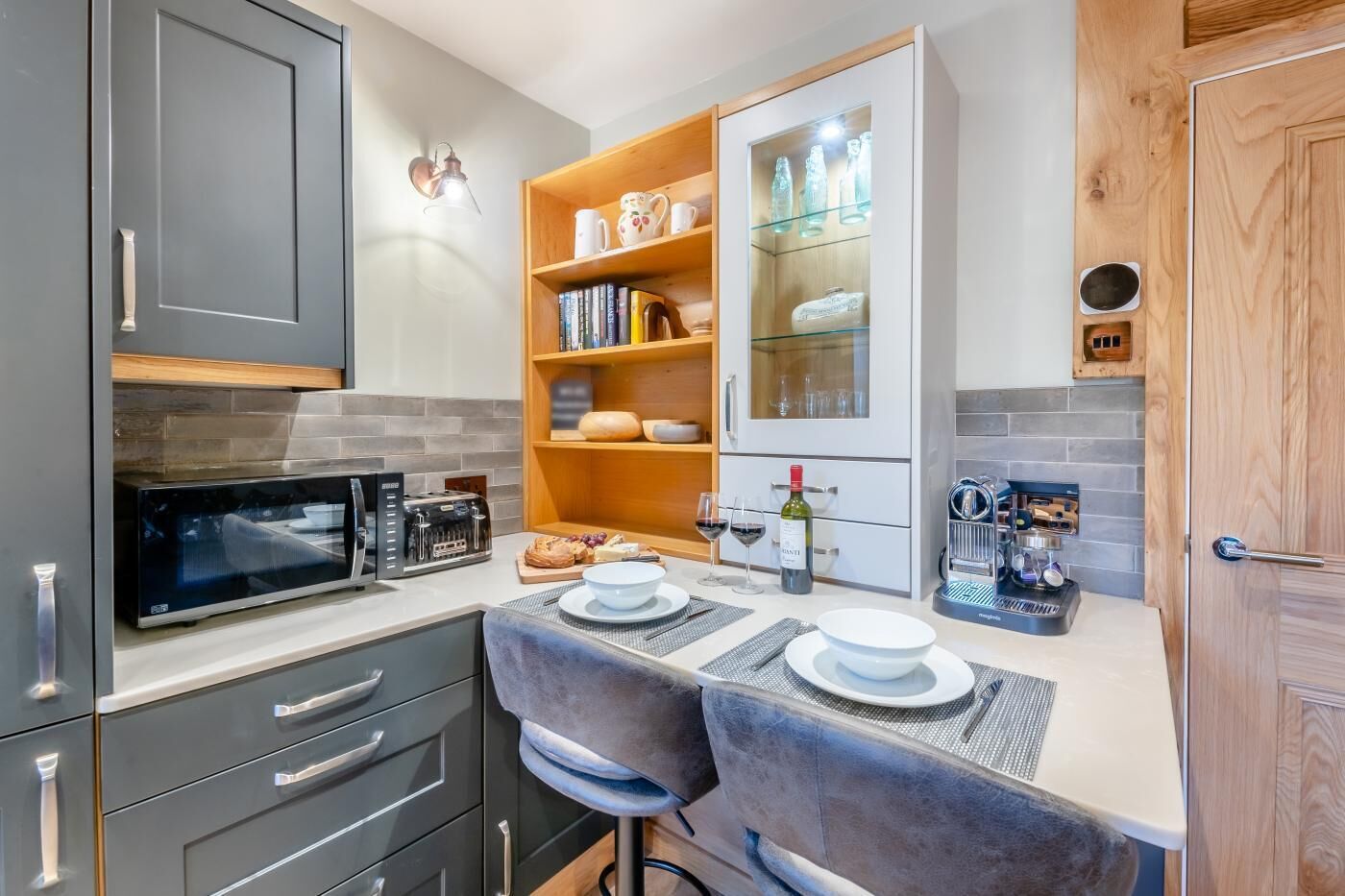 Microwave, oven, dishwasher, cookware/dishes/utensils