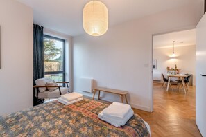 Een strijkplank/strijkijzer, gratis wifi, beddengoed