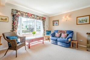 TV - 3 Bed in Hawes (oc-s30429) (Hawes)