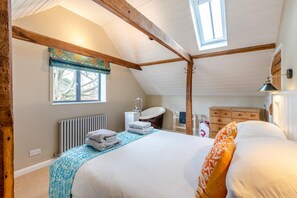 Planxa i posts de planxar, wifi gratuïta i roba de llit 