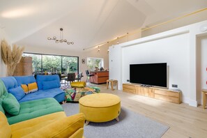 TV - 3 Bed in Trunch (oc-s30471) (Trunch)