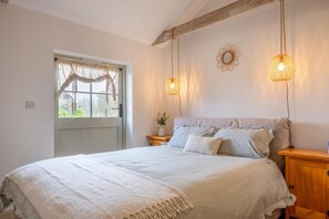 Free WiFi, bed sheets - 3 Bed in Whitwell (oc-d30478) (Godshill)