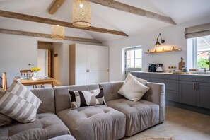 TV - 3 Bed in Whitwell (oc-d30478) (Godshill)