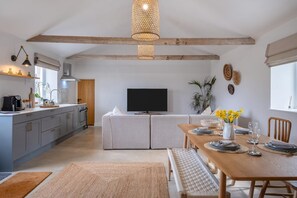 Interior - 3 Bed in Whitwell (oc-d30478) (Godshill)