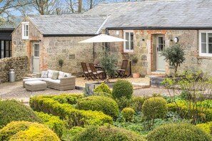 Terrace/patio - 3 Bed in Whitwell (oc-d30478) (Godshill)