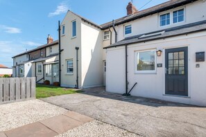 Exterior - 2 Bed in Beadnell (oc-f30468) (Beadnell)