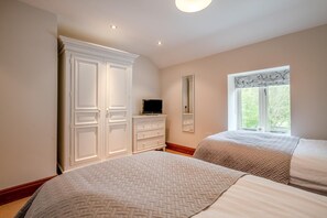 Iron/ironing board, travel crib, free WiFi, bed sheets