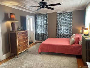 Room - Cozy West End apartment (Portland)