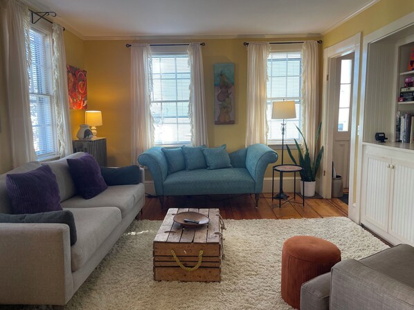 Living area - Cozy West End apartment (Portland)