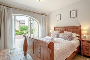 Iron/ironing board, travel cot, free WiFi, bed sheets - 2 Bed in Crakehall (oc-b30354) (Kirkbridge)