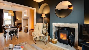 TV, fireplace