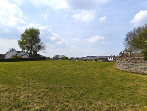 Property grounds - 2 Bed in Embsay (oc-j30368) (Embsay)