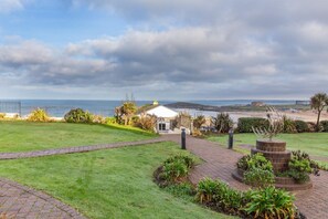 Property grounds - 2 Bed in Newquay (oc-f30495) (Newquay)