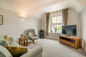TV - 1 Bed in Queen Camel (oc-c30506) (Queen Camel)