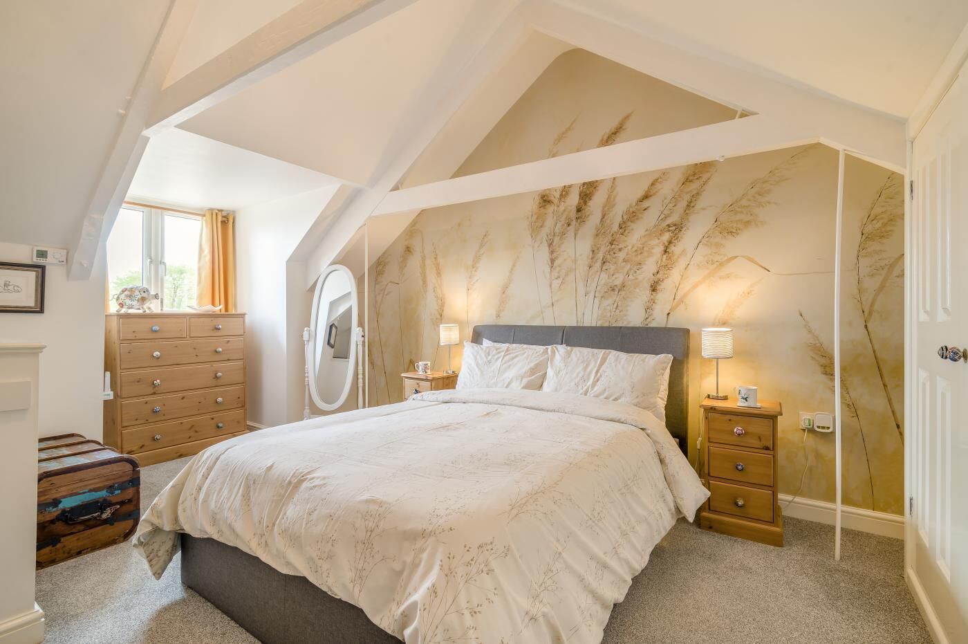 Free WiFi, bed sheets