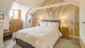 A bedroom with a bed, bedside tables, a dresser, a mirror, and a window. - 1 Bed in Queen Camel (oc-c30506) (Queen Camel)