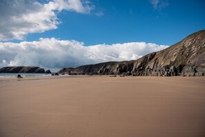 Beach - 4 Bed in St. Brides (oc-h30490) (Saint Brides)