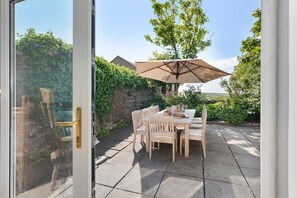 Outdoor dining - 4 Bed in St. Brides (oc-h30490) (Saint Brides)