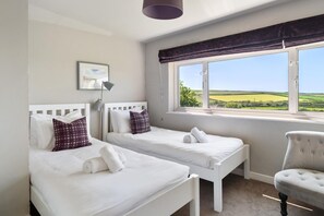 2 bedrooms, travel cot, free WiFi, bed sheets - 2 Bed in St. Brides (oc-s30491) (Saint Brides)