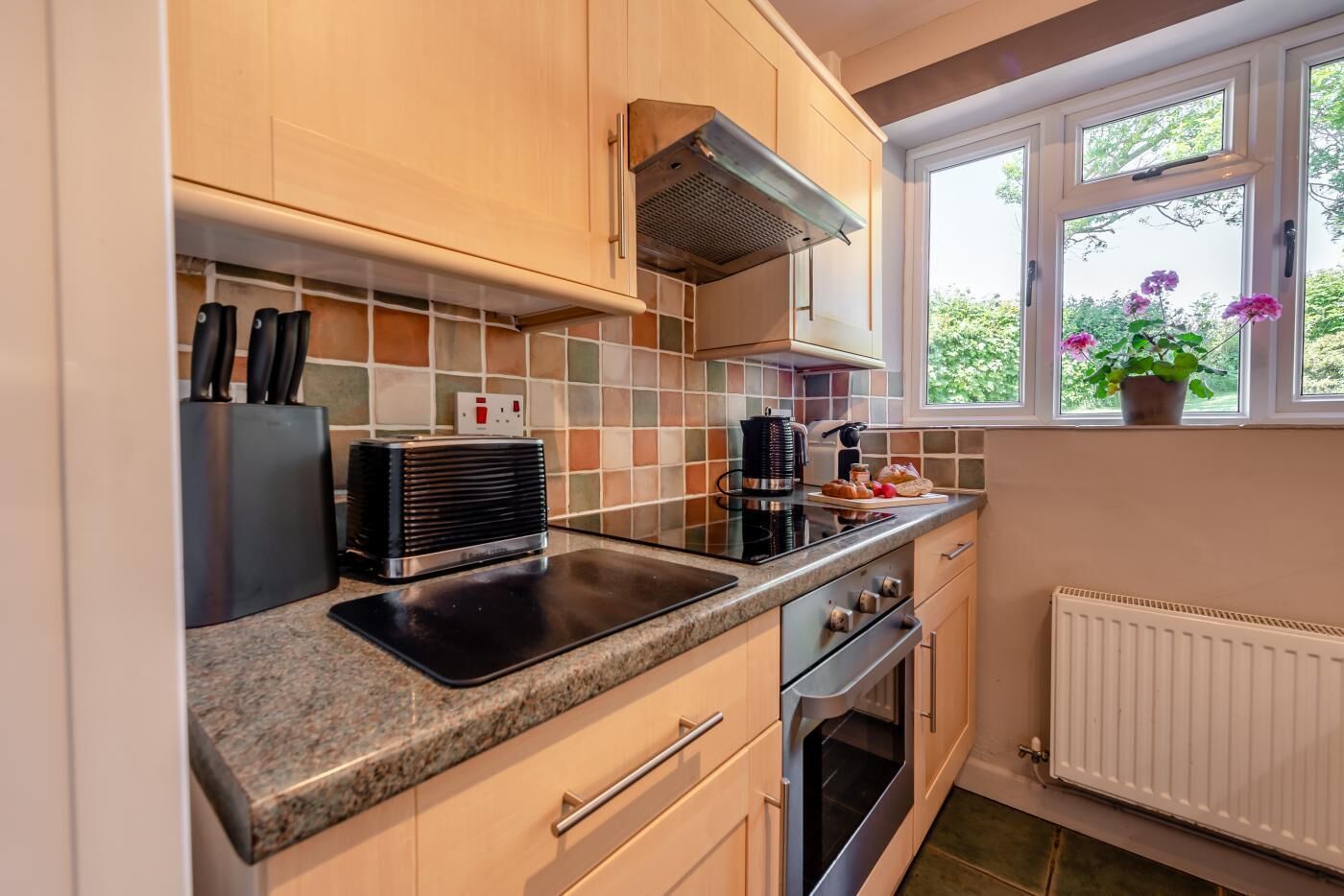 Micro-ondas, fogão, lava-louças, cadeirão de bebê