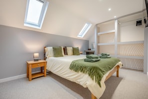 Iron/ironing board, travel cot, free WiFi, bed sheets - 2 Bed in Padstow (oc-t30497) (Padstow)