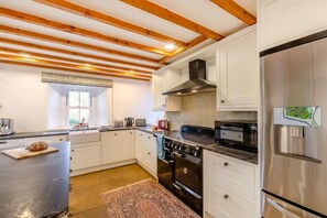 Microwave, oven, dishwasher, highchair - 4 Bed in Mallerstang (oc-s22487) (Mallerstang)