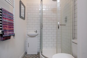 Towels - 3 Bed in Brighstone (oc-r30510) (Brighstone)