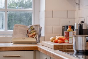 Interior - 3 Bed in Brighstone (oc-r30510) (Brighstone)