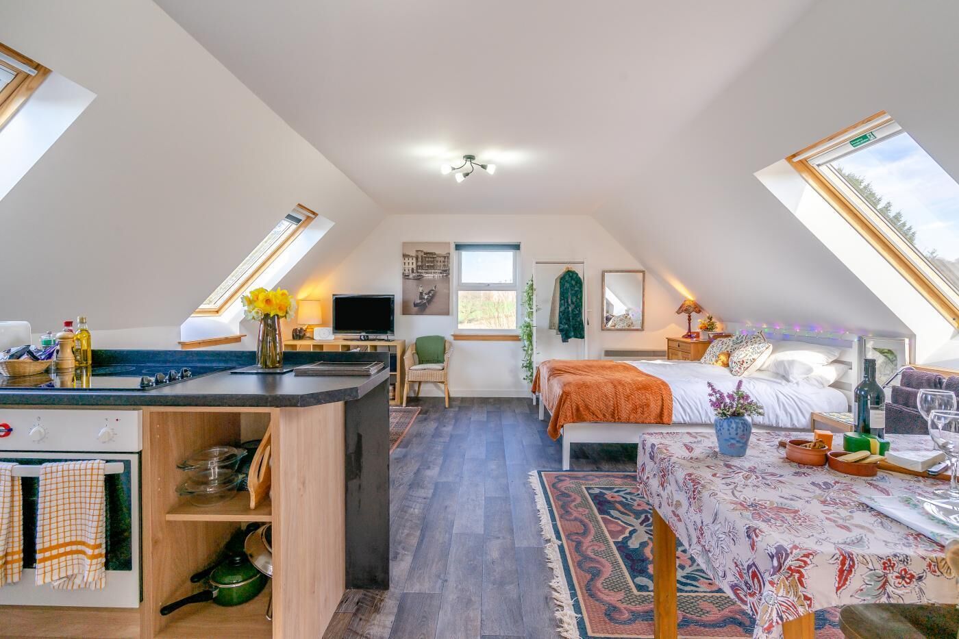 Free WiFi, bed sheets