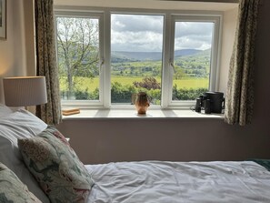 2 bedrooms, iron/ironing board, travel cot, free WiFi - 2 Bed in Hawes (oc-b30521) (High Abbotside)