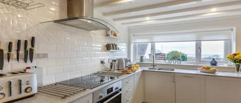 ميكروويف، فرن، غسالة أطباق، مستلزمات طهي/أطباق/أوعية