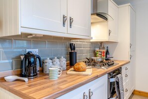 ميكروويف، فرن، غسالة أطباق، مستلزمات طهي/أطباق/أوعية