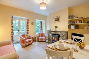 TV, fireplace - 2 Bed in Rydal (oc-s30538) (Rydal)