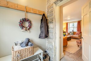TV, fireplace - 3 Bed in Garsdale (oc-l30314) (High Abbotside)