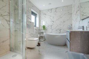 Hair dryer, towels - 4 Bed in Porthleven (oc-ch30536) (Porthleven)