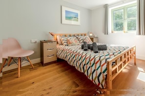Bügeleisen/Bügelbrett, Reisekinderbett, kostenloses WLAN, Bettwäsche