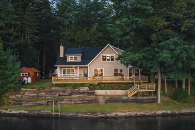 Waterfront Cabin with expansive deck near Saratoga & Lake George