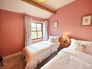 3 bedrooms, iron/ironing board, free WiFi, bed sheets