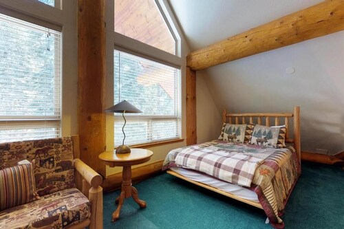 Regatta Chalet – Premium Lakeshore Retreat