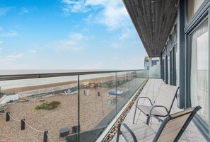 Terrace/patio - 4 Bed in Hythe (oc-p30519) (Hythe)