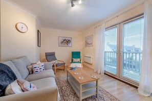 TV - 3 Bed in Broad Haven (oc-t30529) (Broad Haven)