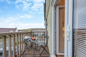 Outdoor dining - 3 Bed in Broad Haven (oc-t30529) (Broad Haven)